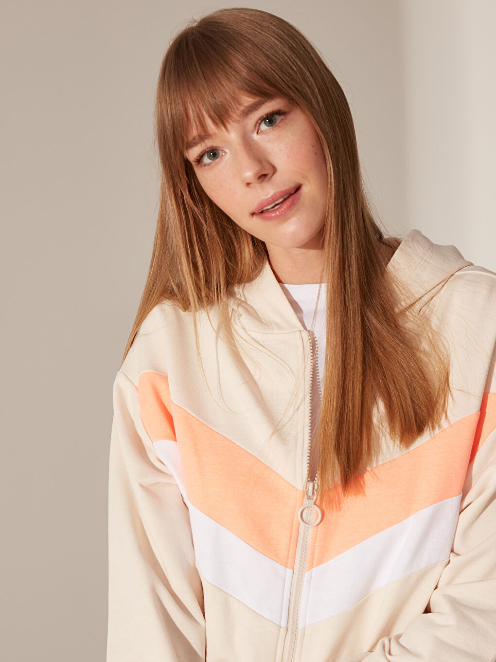 Bej Kapüşonlu Uzun Kollu Sweatshirt Kumaşı Kadın Spor Hırka-3