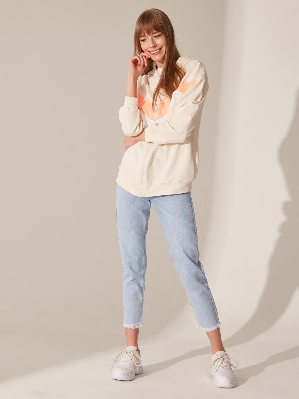 Bej Kapüşonlu Uzun Kollu Sweatshirt Kumaşı Kadın Spor Hırka-4