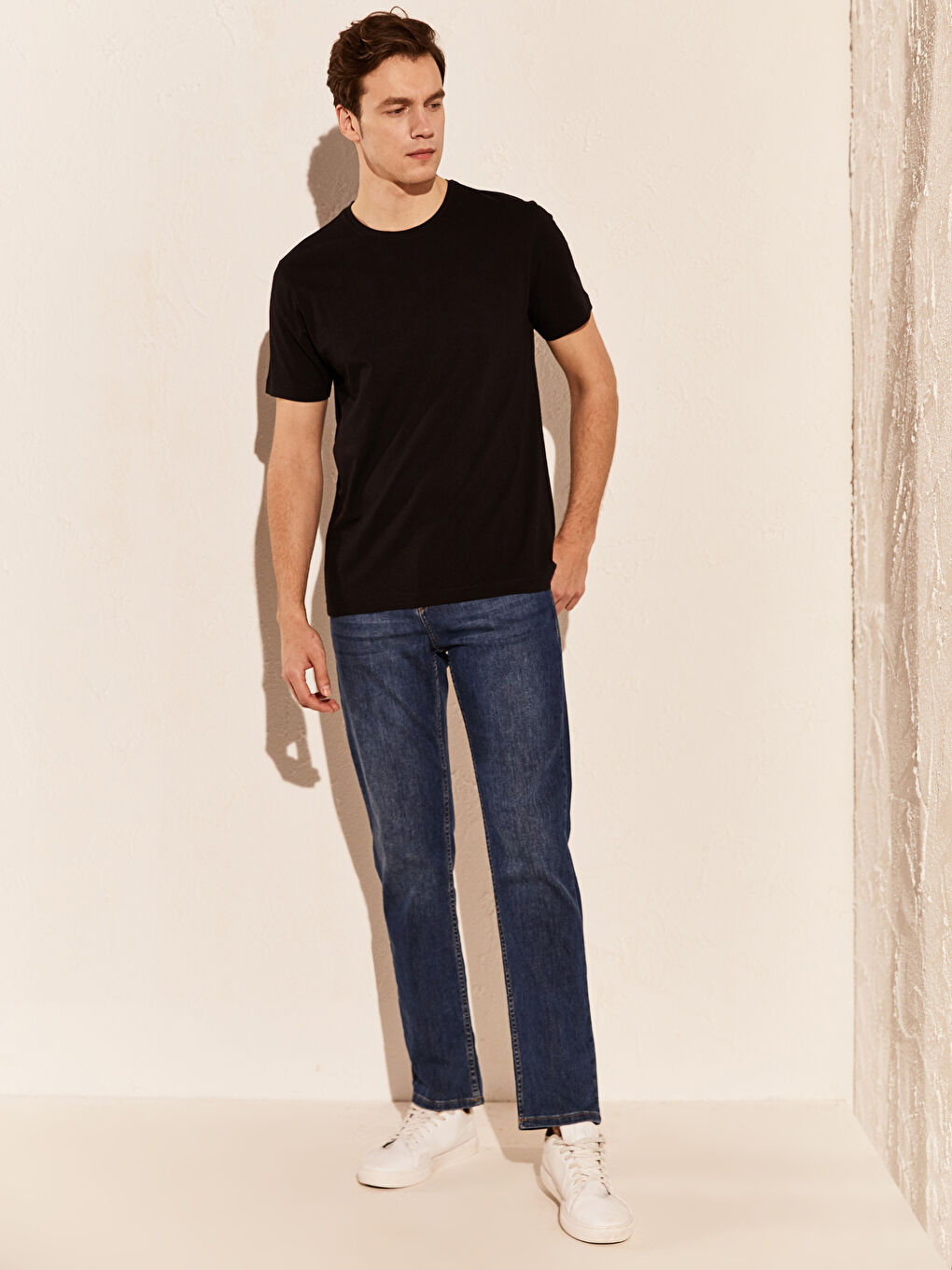 Siyah Bisiklet Yaka Basic Penye Tişört-3