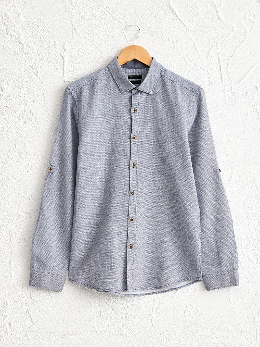 قميص بأكمام طويلة بقصة ضيقة للغاية