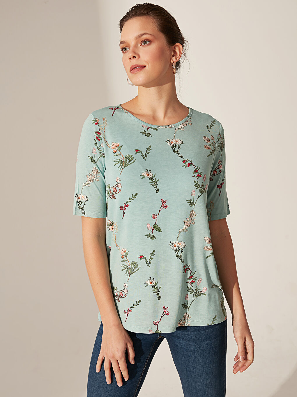 Yeşil Bisiklet Yaka Kısa Kollu Kadın Tişört