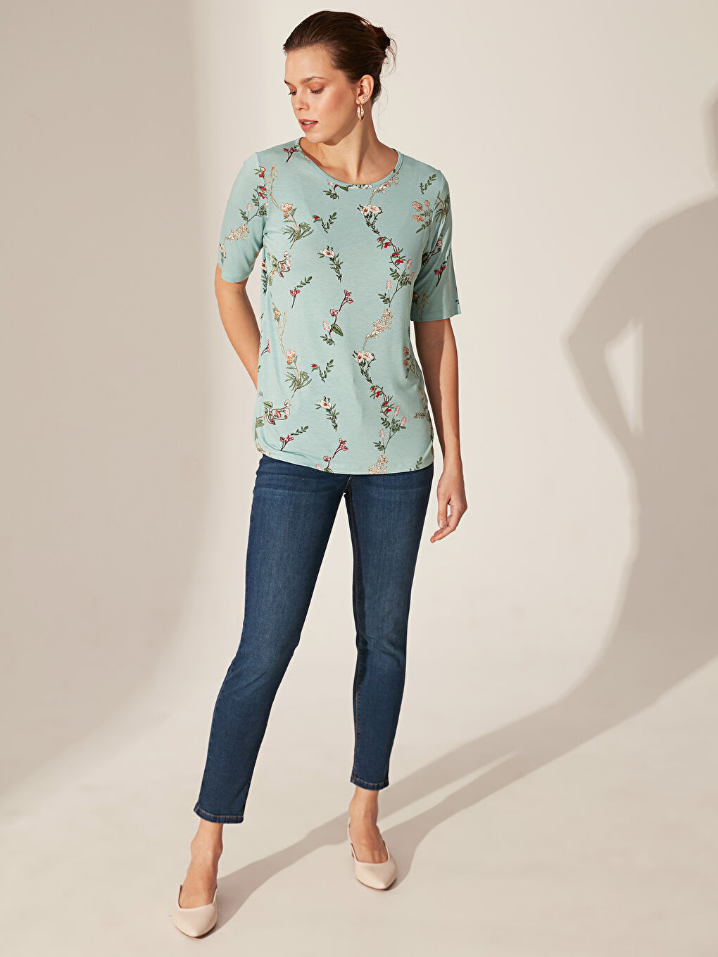 Yeşil Bisiklet Yaka Kısa Kollu Kadın Tişört-1