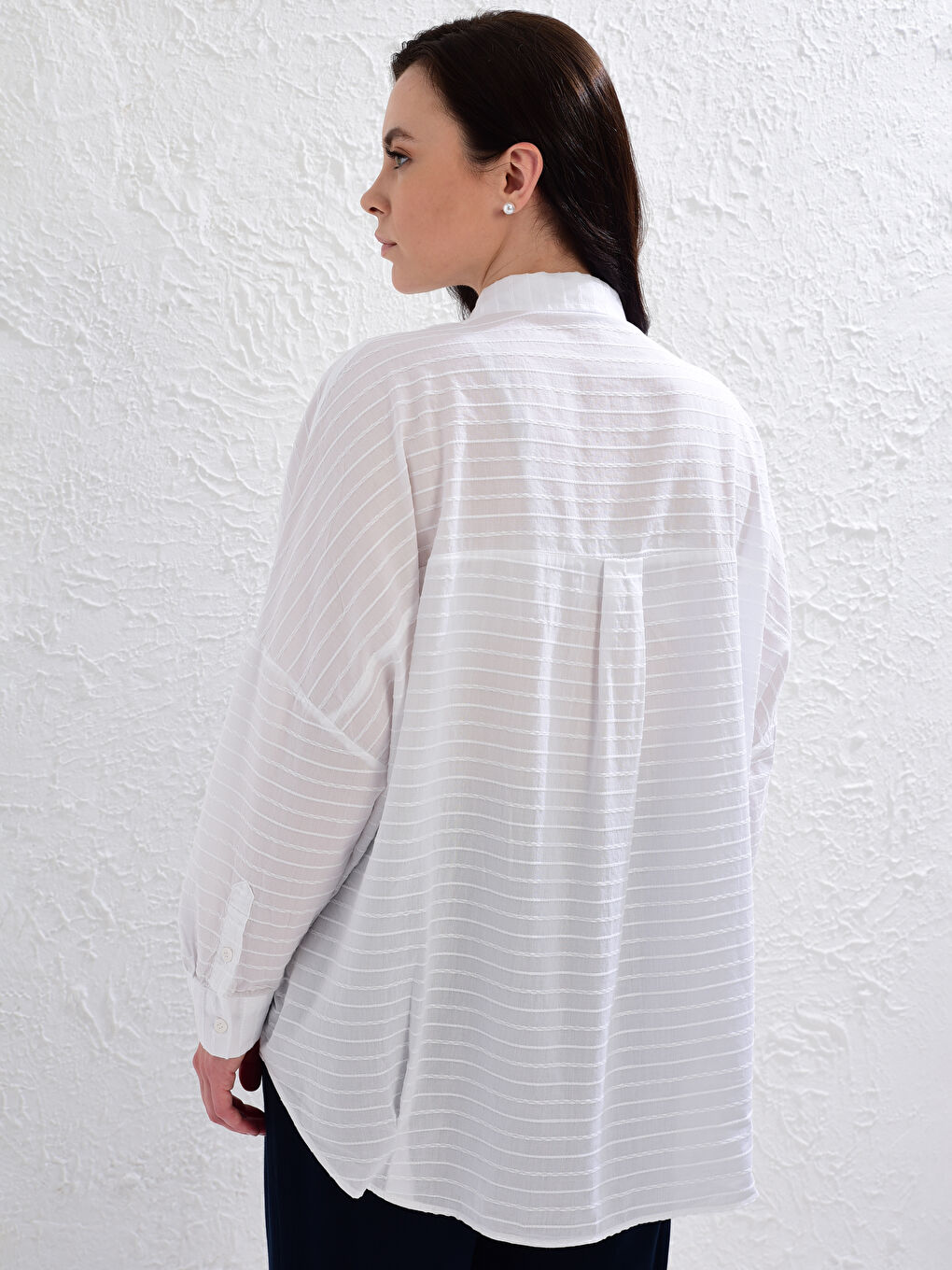 Beyaz Rahat Kalıp Uzun Kollu Poplin Kadın Dokulu Poplin Gömlek-7
