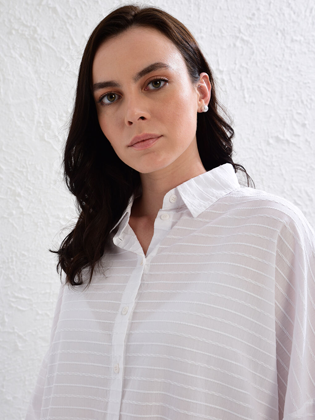 Beyaz Rahat Kalıp Uzun Kollu Poplin Kadın Dokulu Poplin Gömlek-3