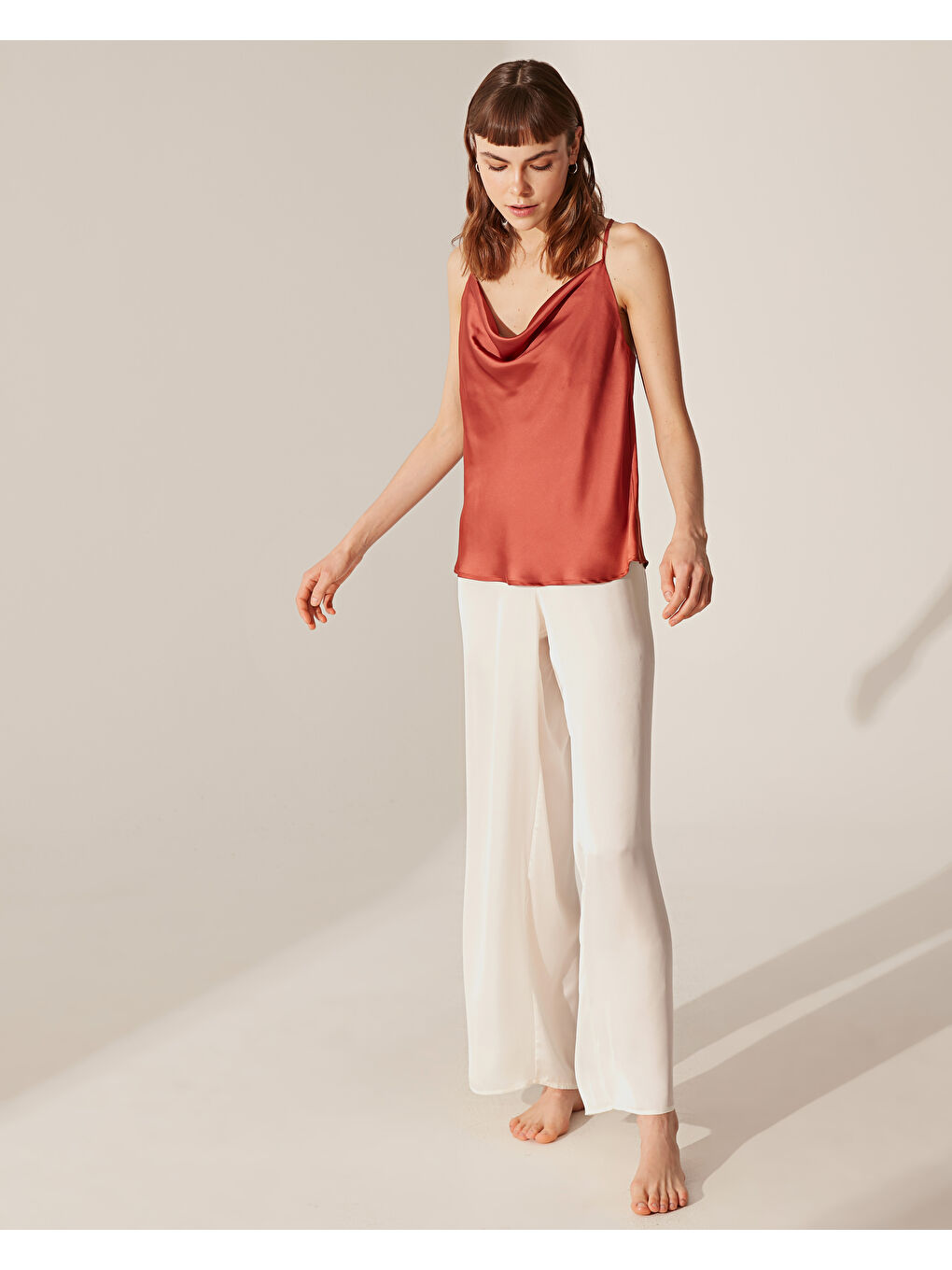 LCW DREAM Degaje Yaka Askılı Saten Pijama Üst -0SB505Z8-H2X