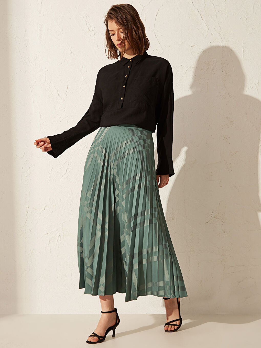 Yeşil Kendinden Desenli Uzun Pileli Etek-2