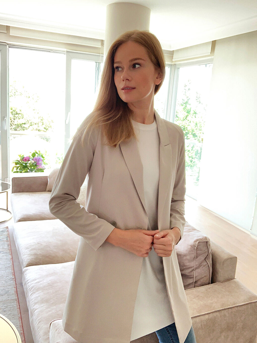 Bej Düğme Kapamalı Uzun Kollu Kadın Blazer Ceket