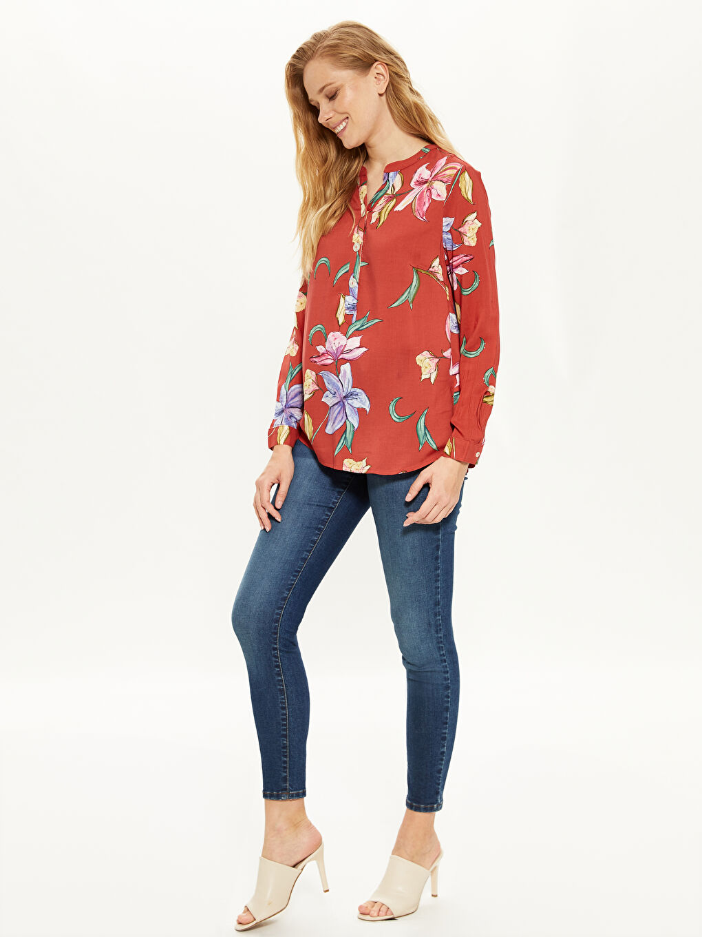 بلوزة نسائية بياقة عالية مطبوعة بنقشة زهرية بأكمام طويلة من الفسكوز-2