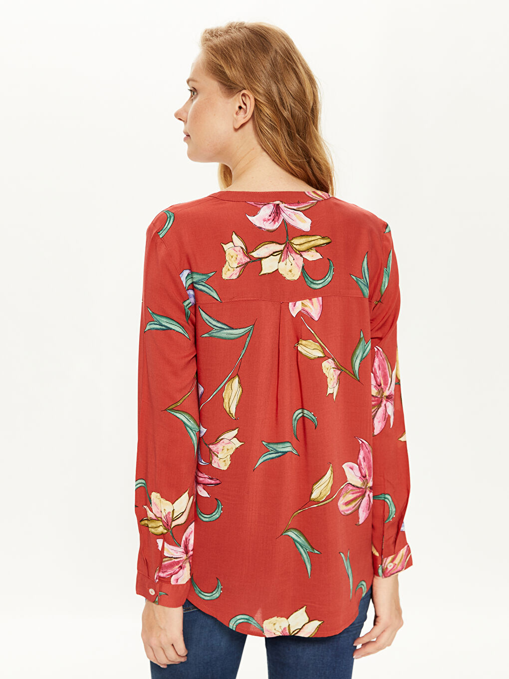 بلوزة نسائية بياقة عالية مطبوعة بنقشة زهرية بأكمام طويلة من الفسكوز-3