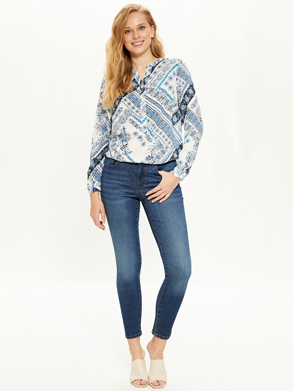 Блузка з коміром-стійкою, квітковим принтом, довгим рукавом, віскозою для жінок-3