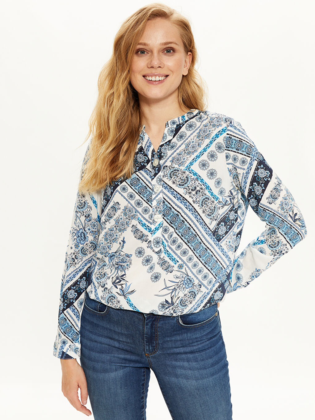 Блузка з коміром-стійкою, квітковим принтом, довгим рукавом, віскозою для жінок-1