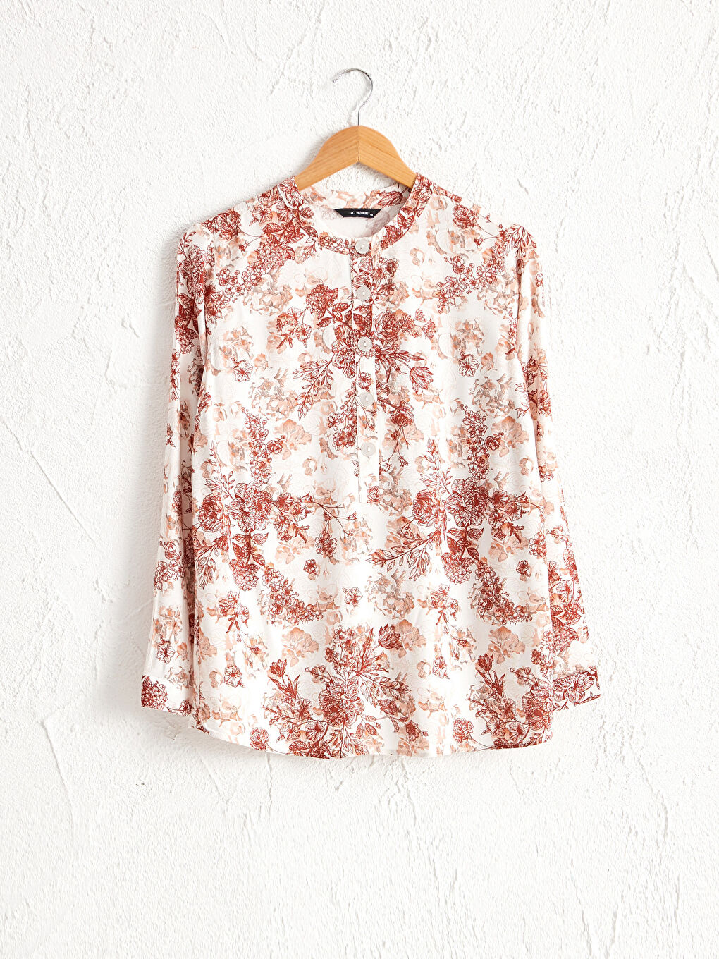 Фігурна віскозна блузка