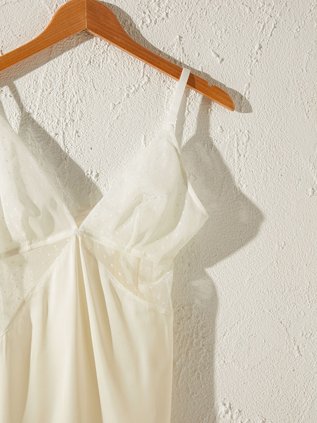 Ekru Dantelli Askılı Pijama Üst-1
