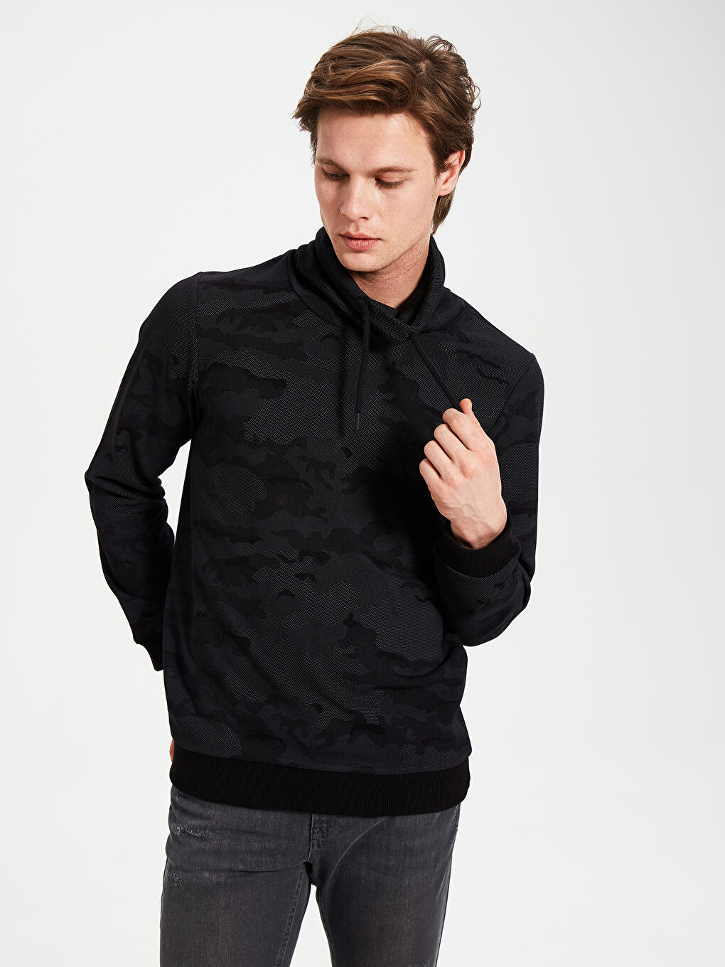 Siyah Keşiş Yaka Uzun Kollu Erkek Sweatshirt-1