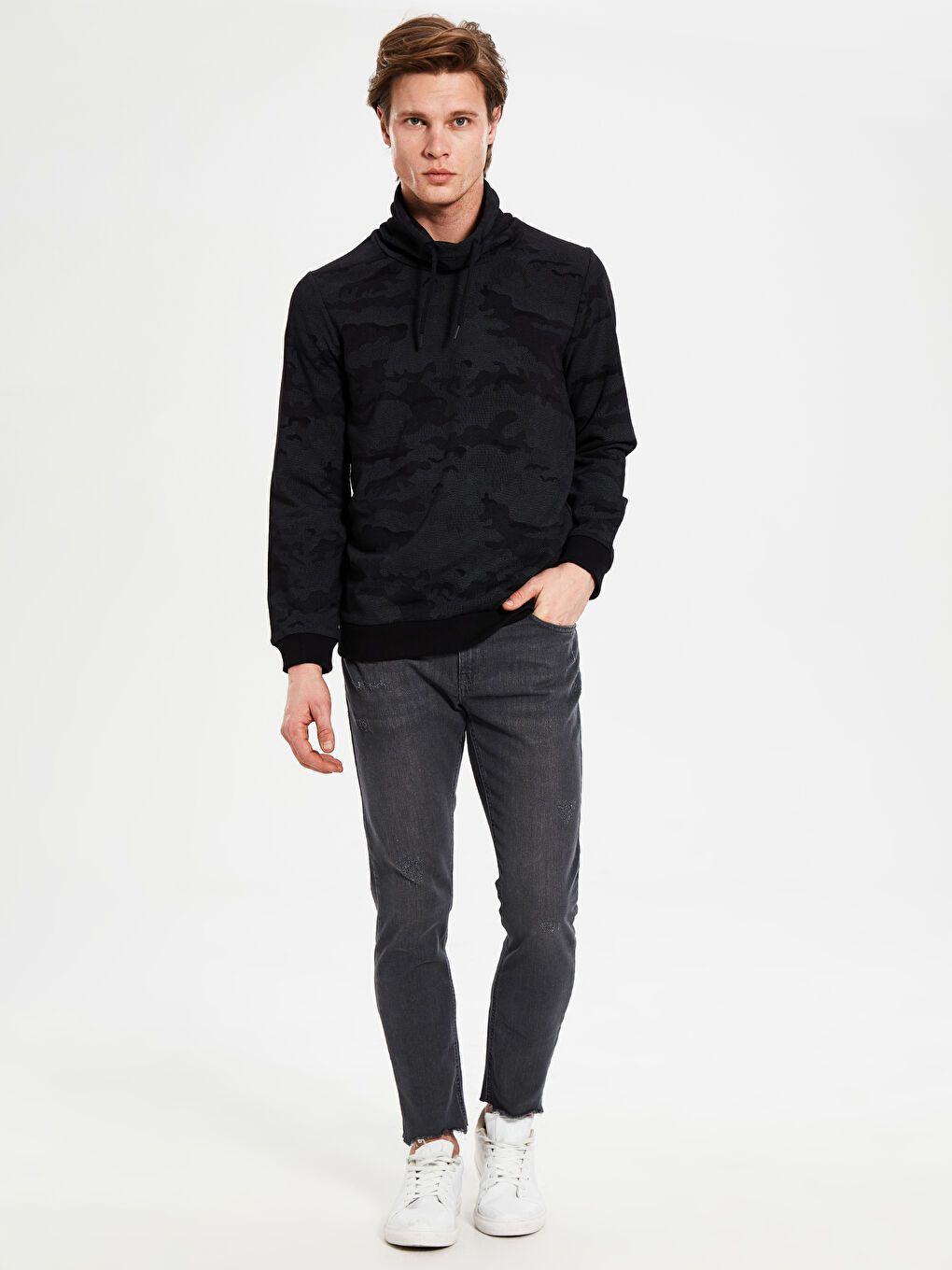 Siyah Keşiş Yaka Uzun Kollu Erkek Sweatshirt-3