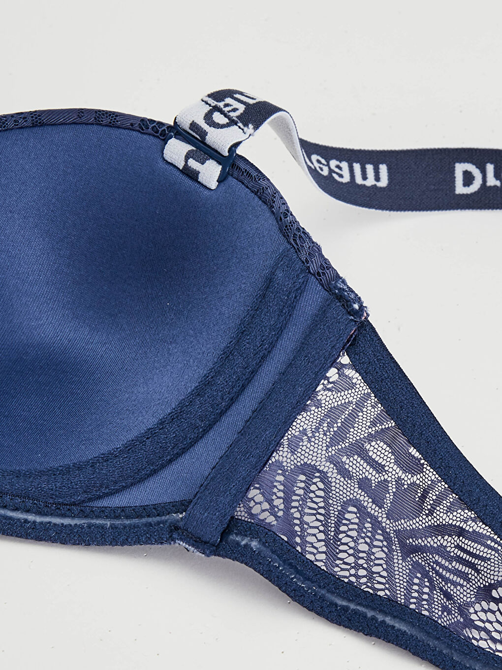 Lacy Strapless Bra-2