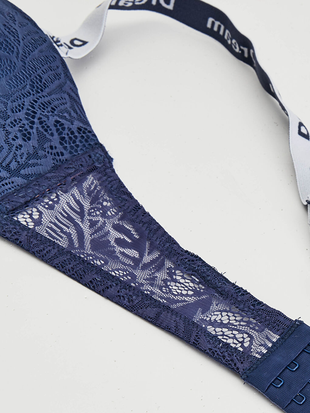 Lacy Strapless Bra-3