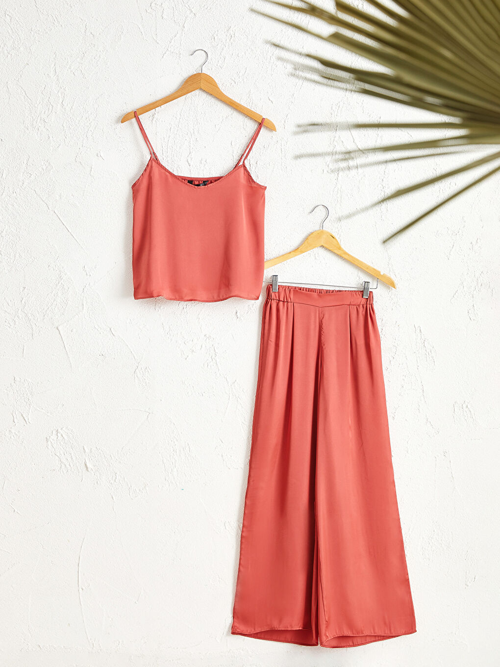 V Yaka Askılı Kadın Saten Saten Pijama Takımı