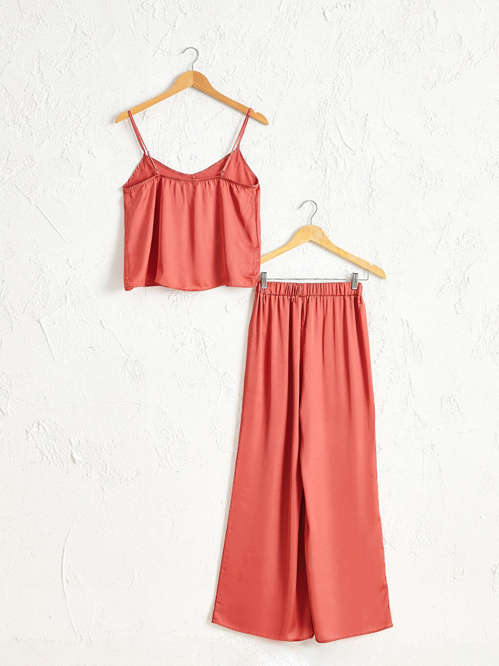 V Yaka Askılı Kadın Saten Saten Pijama Takımı-1