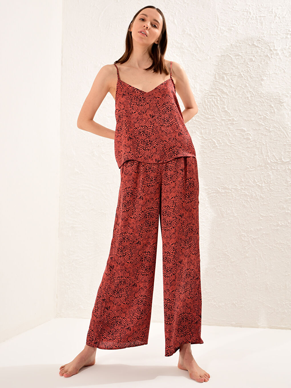 V-Neck Strap Women's Satin Satin Pajamas Set