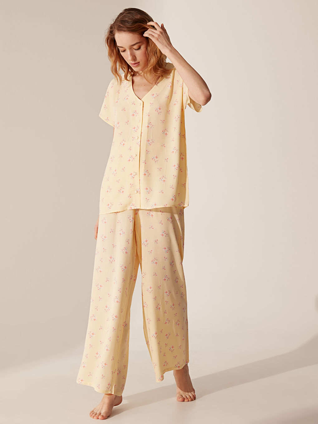 LCW DREAM Gömlek Yaka Kısa Kollu Kadın Pijama Takım -0SC814Z8-LU9