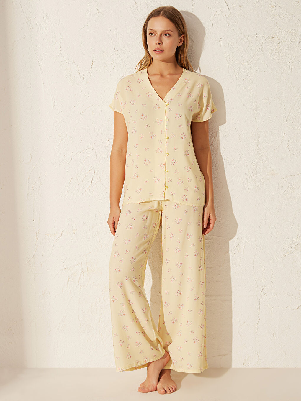LCW DREAM Gömlek Yaka Kısa Kollu Kadın Pijama Takım -0SC814Z8-LU9