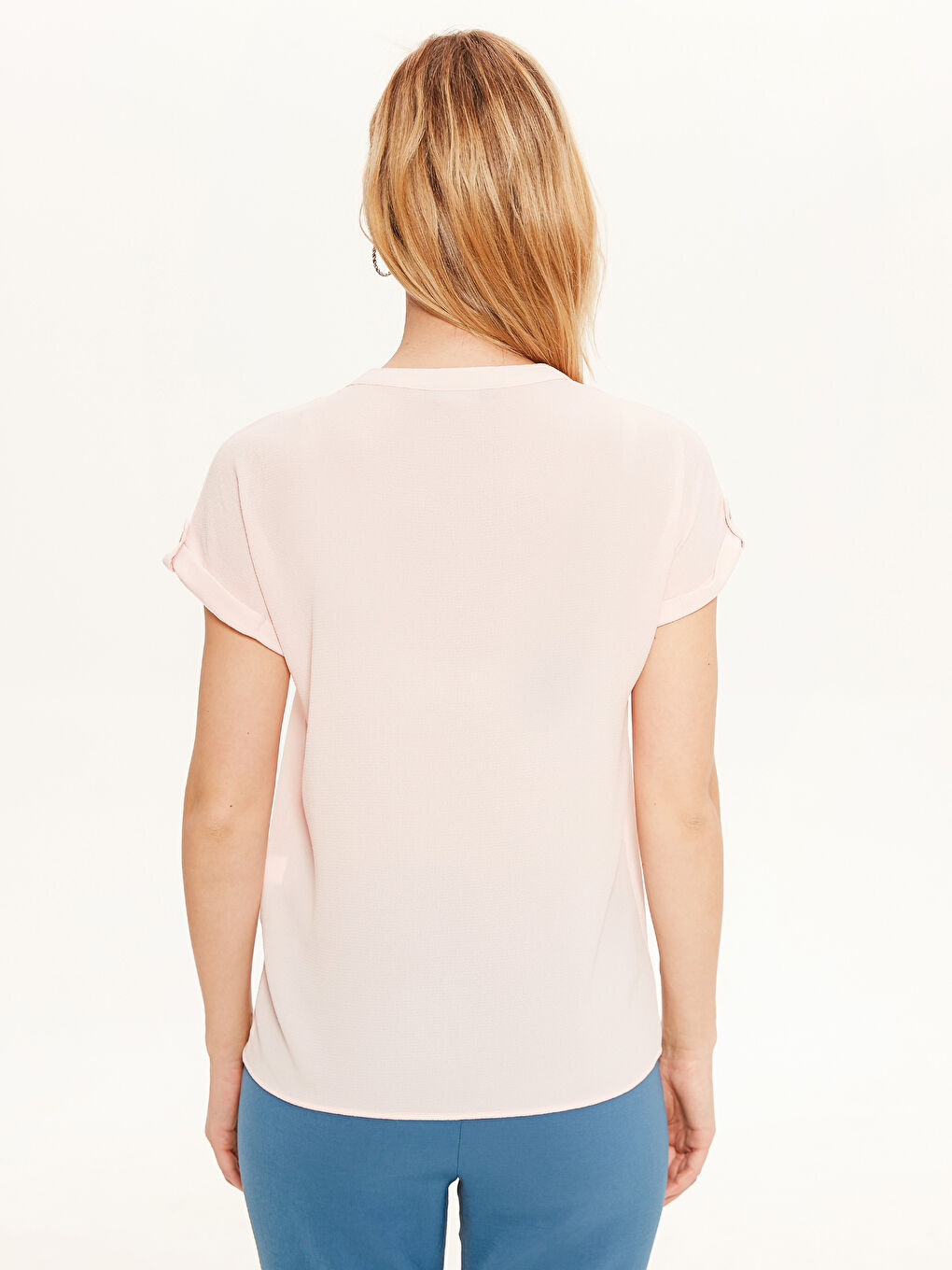 Kurzärmliges Hemd aus Crêpe-Stoff mit umgelegtem Kragen und Knopfverschluss-3