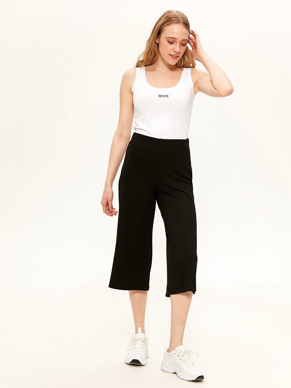 Siyah Beli Lastikli Geniş Paça Esnek Pantolon