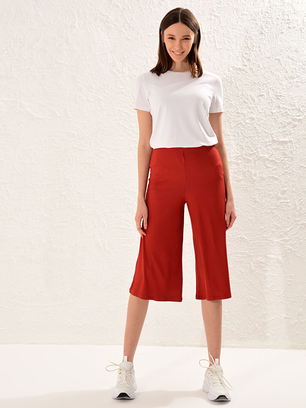 Брюки с эластичной талией и свободными штанинами-1