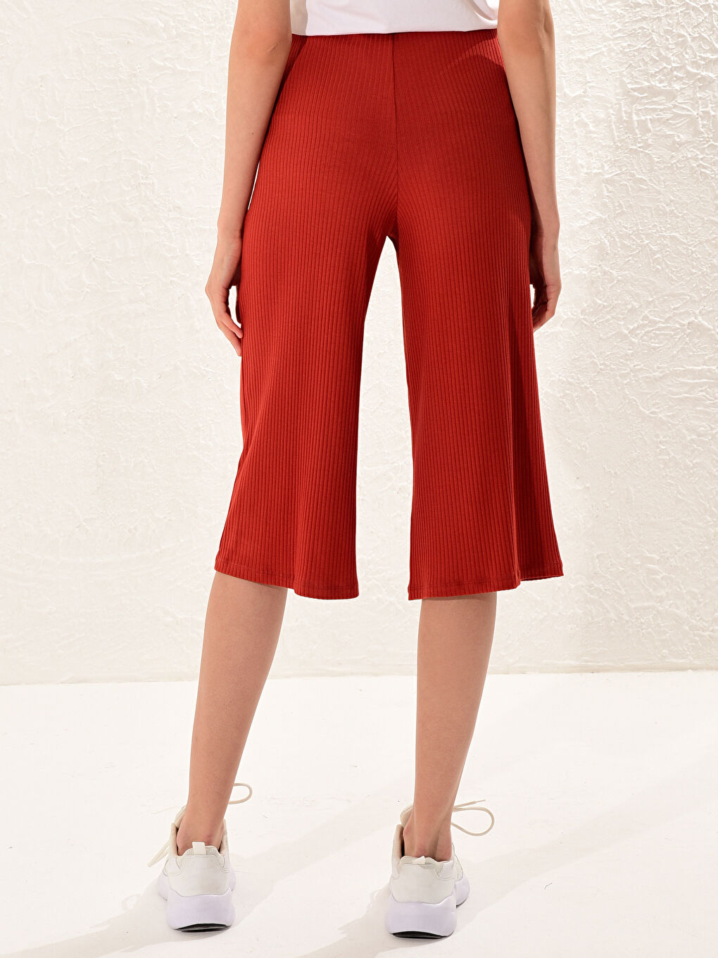 Брюки с эластичной талией и свободными штанинами-2