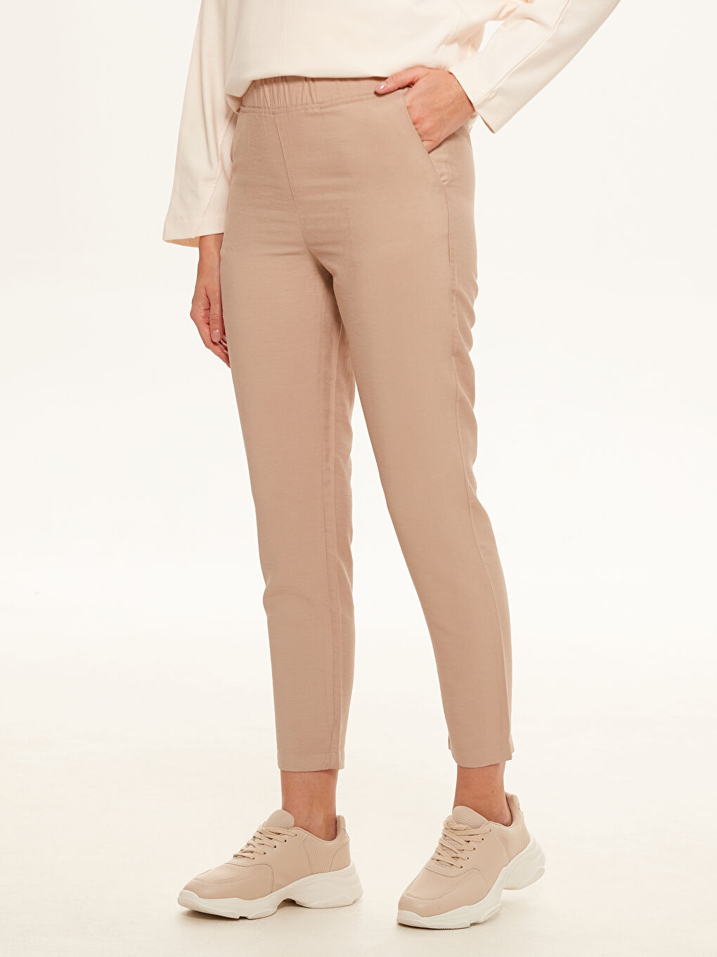 LCW Modest Harem Pants with Elastic Waist and Textured Fabric -0SD251Z8-CR8