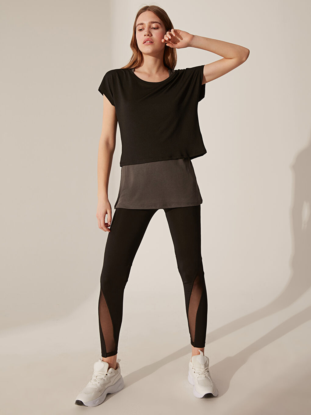 Siyah Kayık Yaka Kısa Kollu Kadın Tişört-3