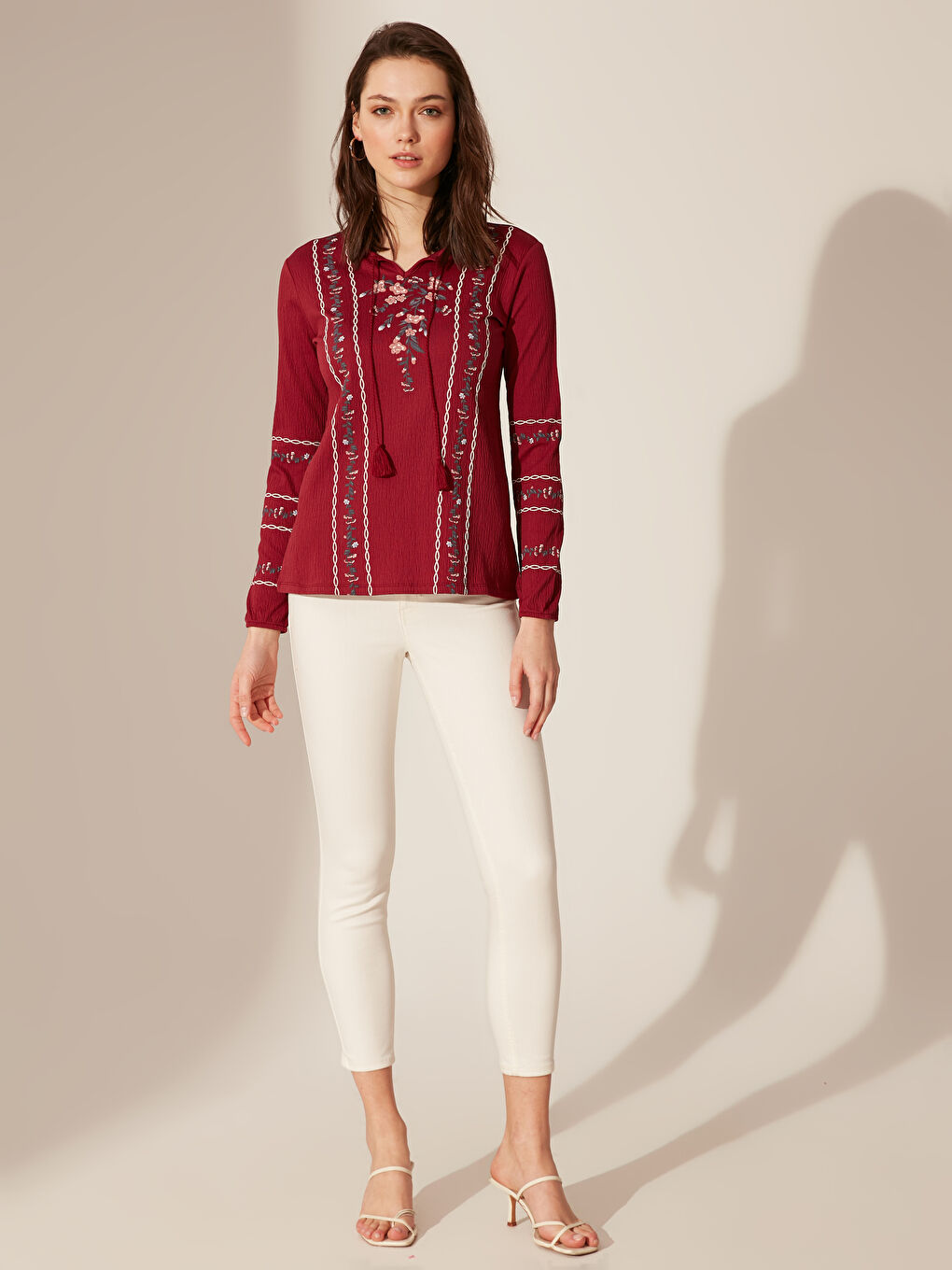 Bordo Bisiklet Yaka Nakışlı Uzun Kollu Kadın Tişört-1