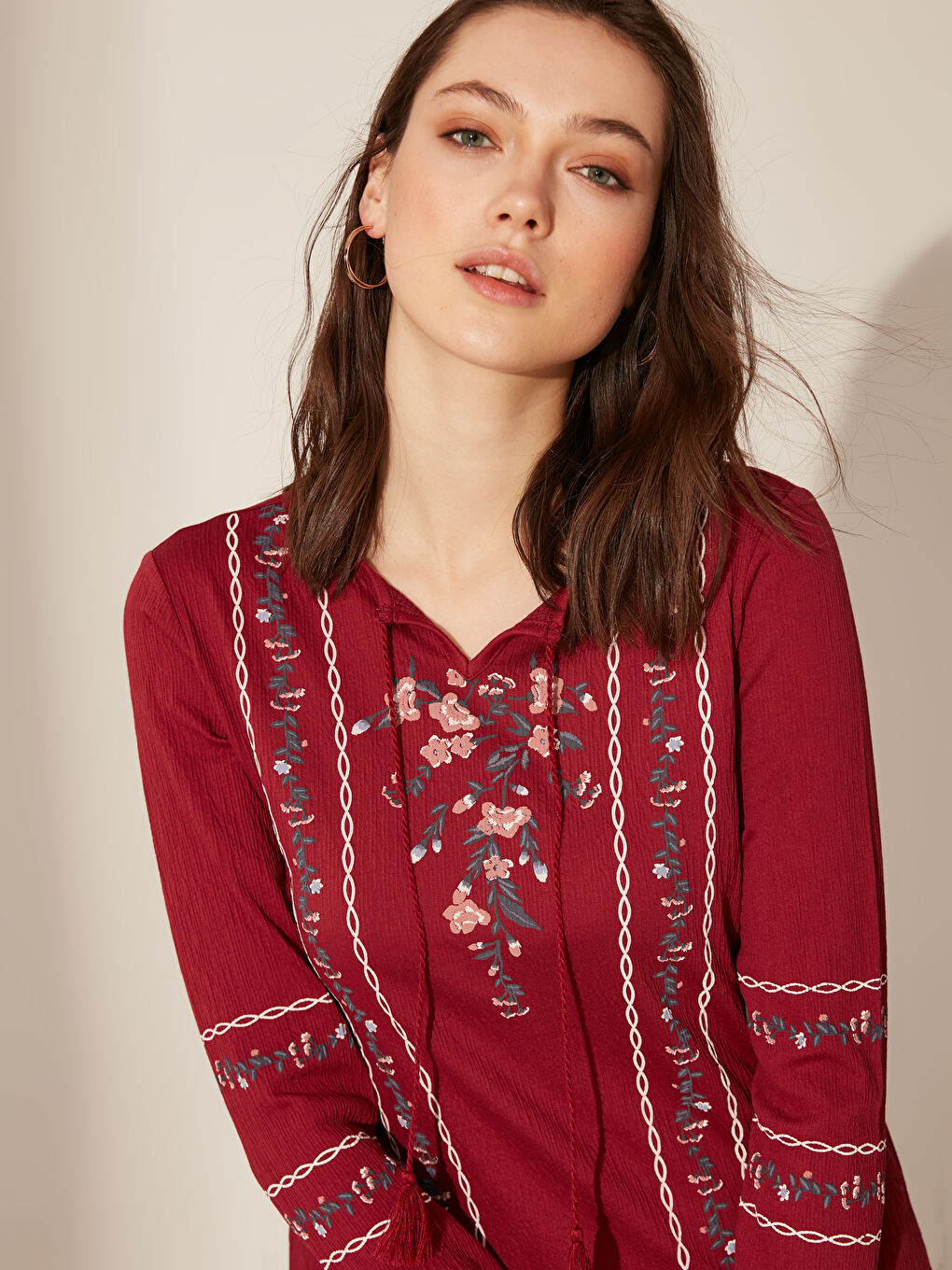 Bordo Bisiklet Yaka Nakışlı Uzun Kollu Kadın Tişört-2