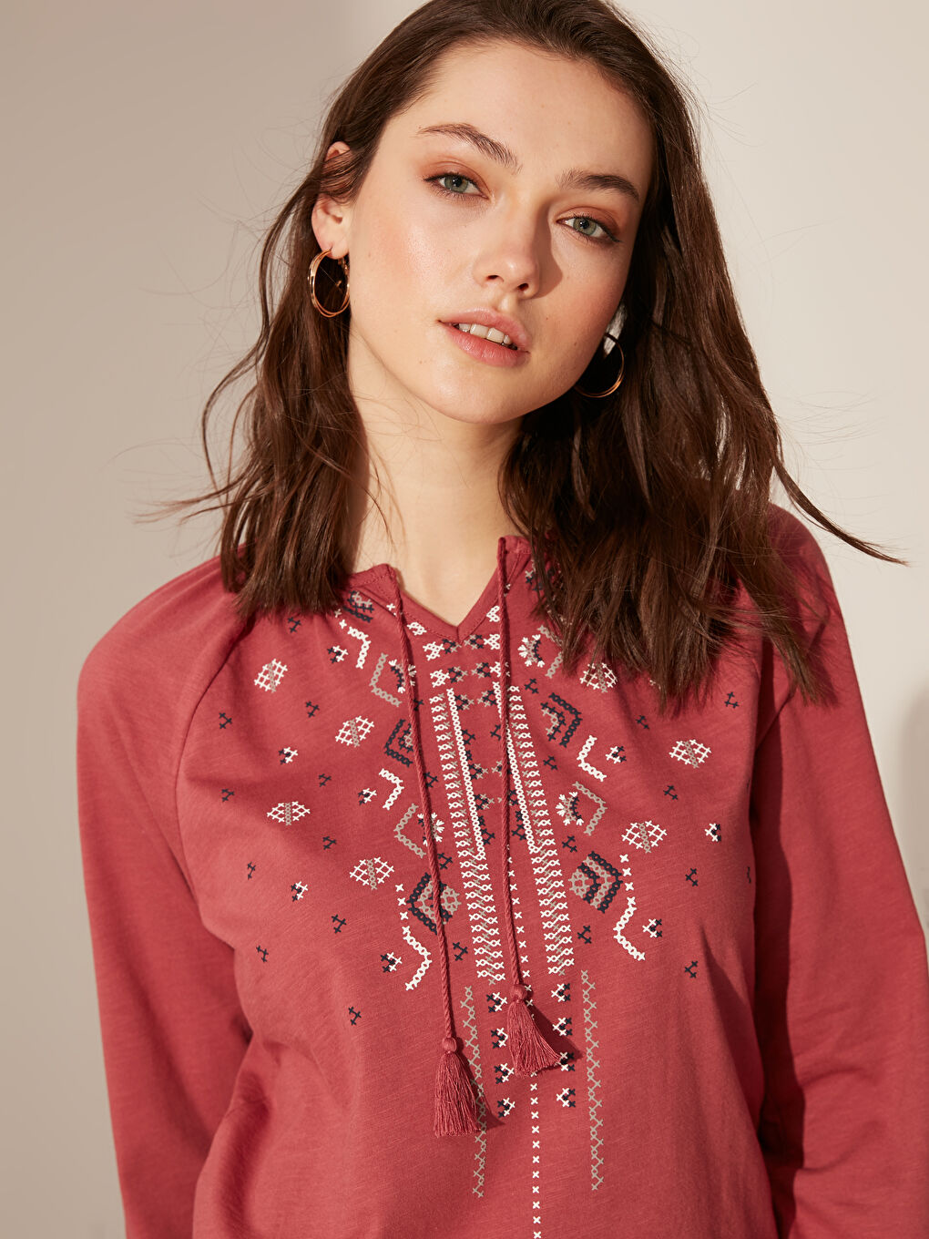 Bordo Bisiklet Yaka Nakışlı Uzun Kollu Kadın Tişört-4