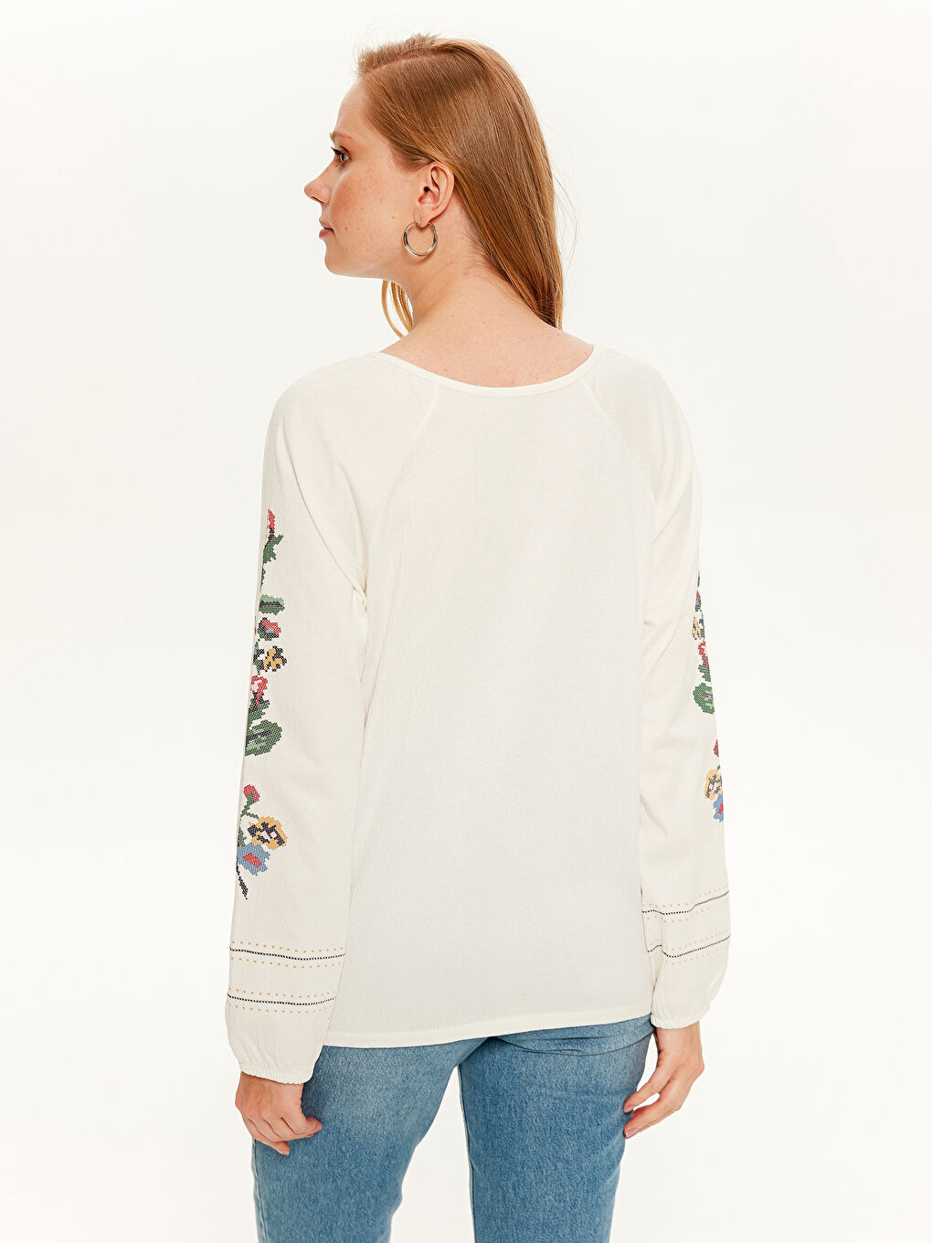 Bej Bisiklet Yaka Nakışlı Uzun Kollu Kadın Tişört-2