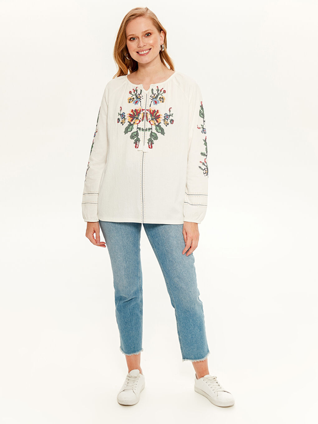 Bej Bisiklet Yaka Nakışlı Uzun Kollu Kadın Tişört-3