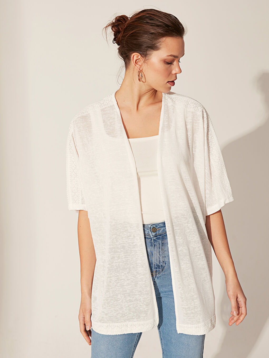 Ekru V Yaka Kısa Kollu Penye Kadın Hırka