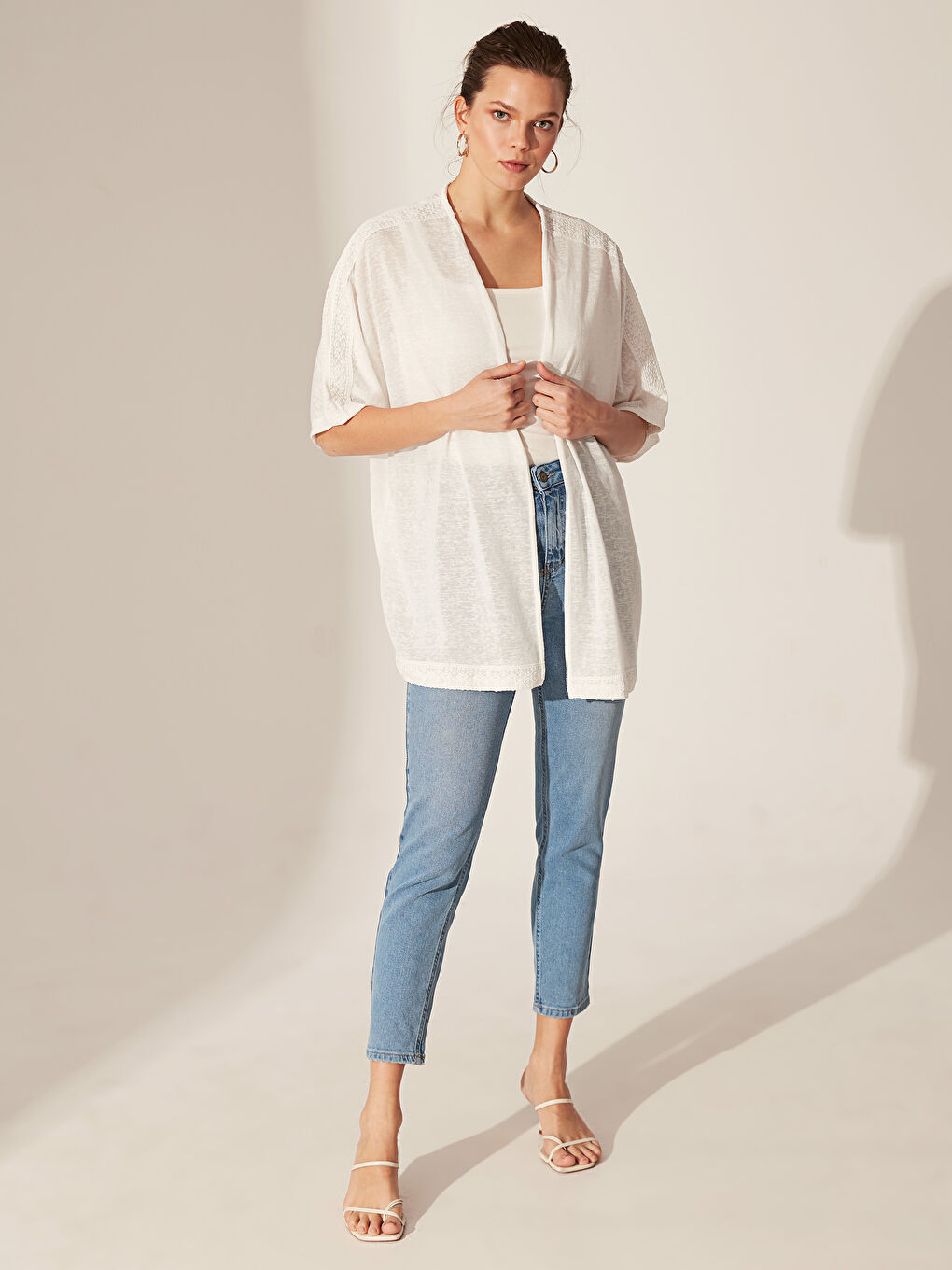 Ekru V Yaka Kısa Kollu Penye Kadın Hırka-2