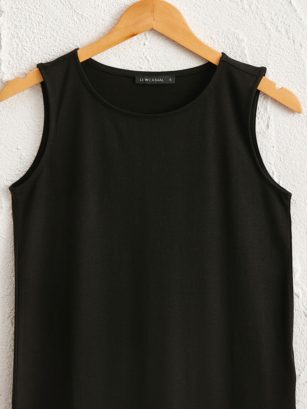 Jednostavna bezrukavna majica sa okruglim izrezom-2