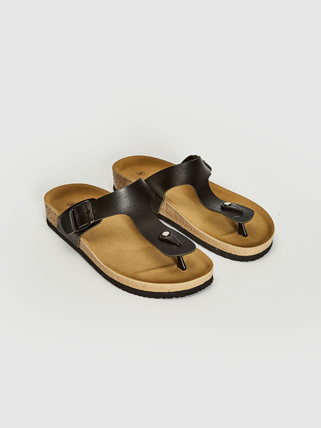 شبشب فليب فلوب رجالي بتفاصيل إبزيم