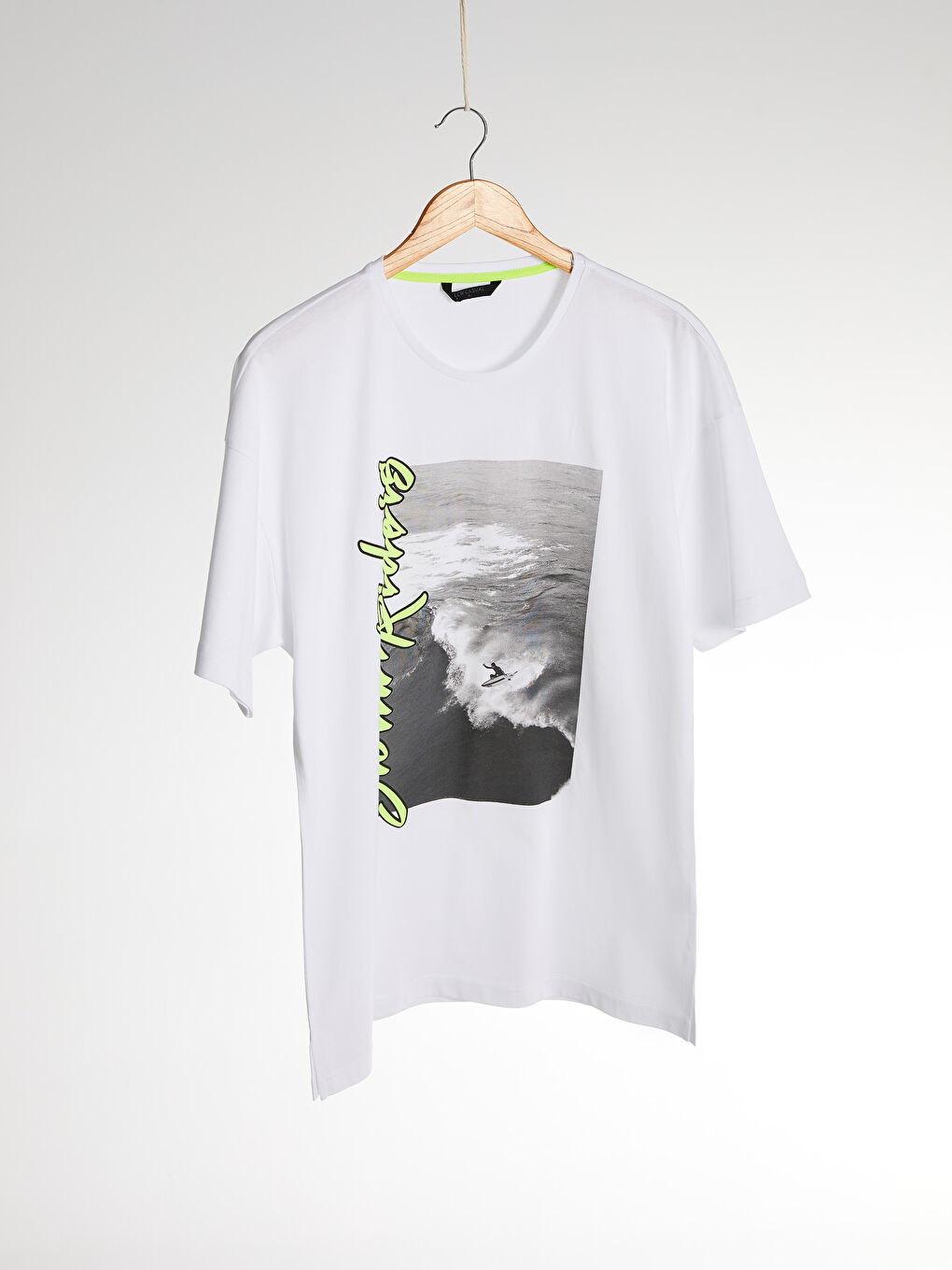 Beyaz Bisiklet Yaka Baskılı Oversize Tişört