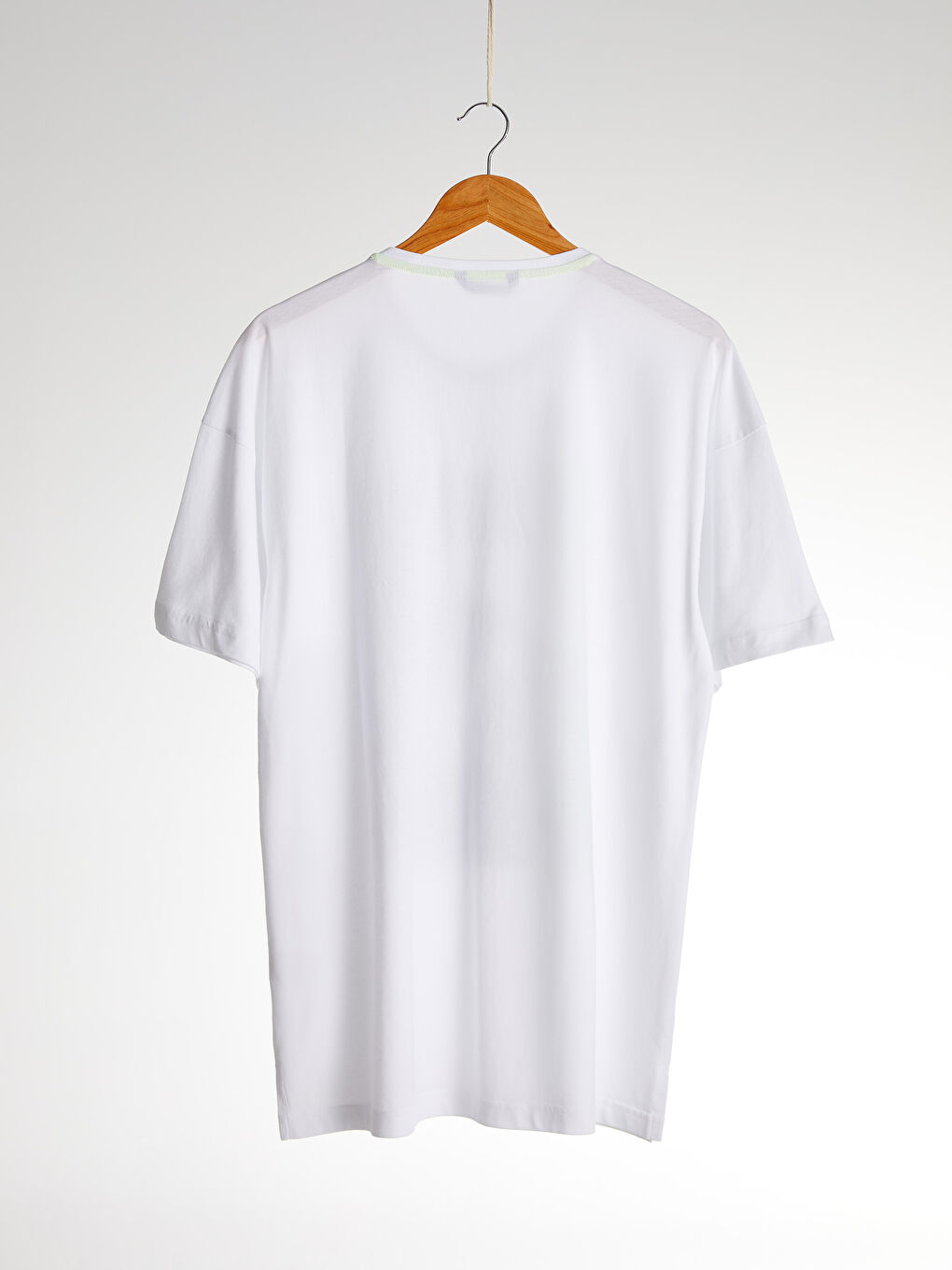 Beyaz Bisiklet Yaka Baskılı Oversize Tişört-2