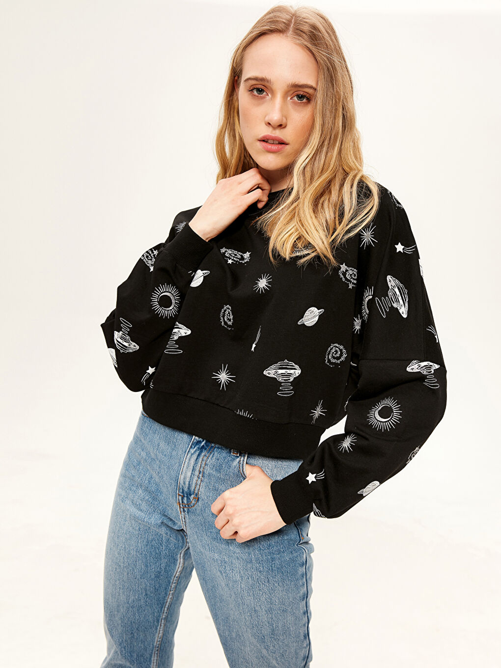 Siyah Bisiklet Yaka Baskılı Uzun Kollu Kadın Sweatshirt