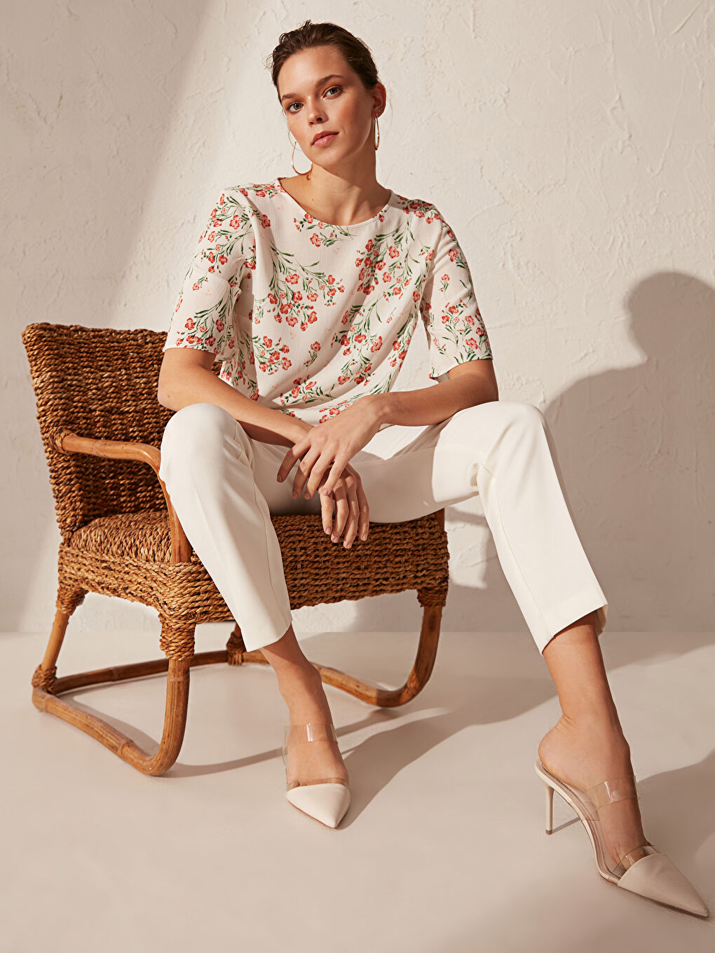 Ekru Standart Fit Kısa Kollu Kadın Bluz-1