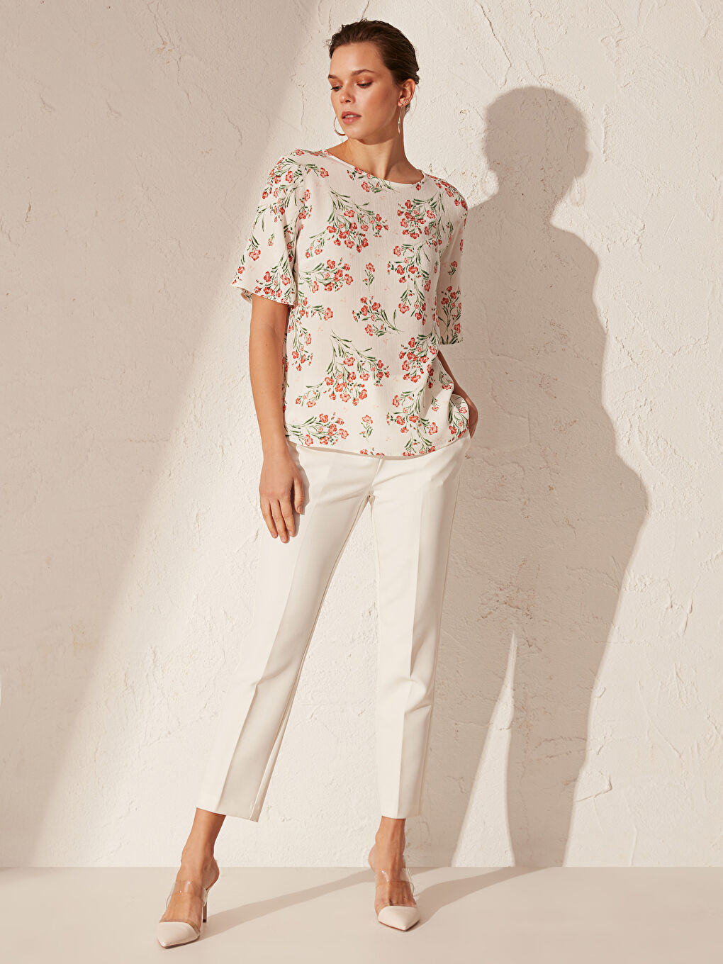 Ekru Standart Fit Kısa Kollu Kadın Bluz-2