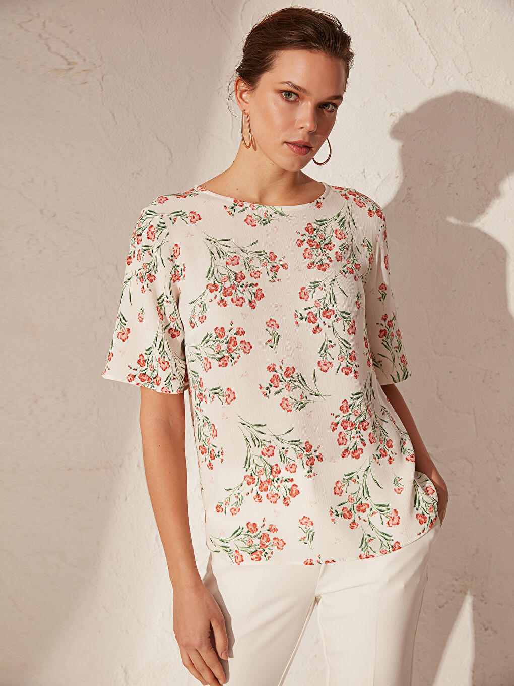 Ekru Standart Fit Kısa Kollu Kadın Bluz-3