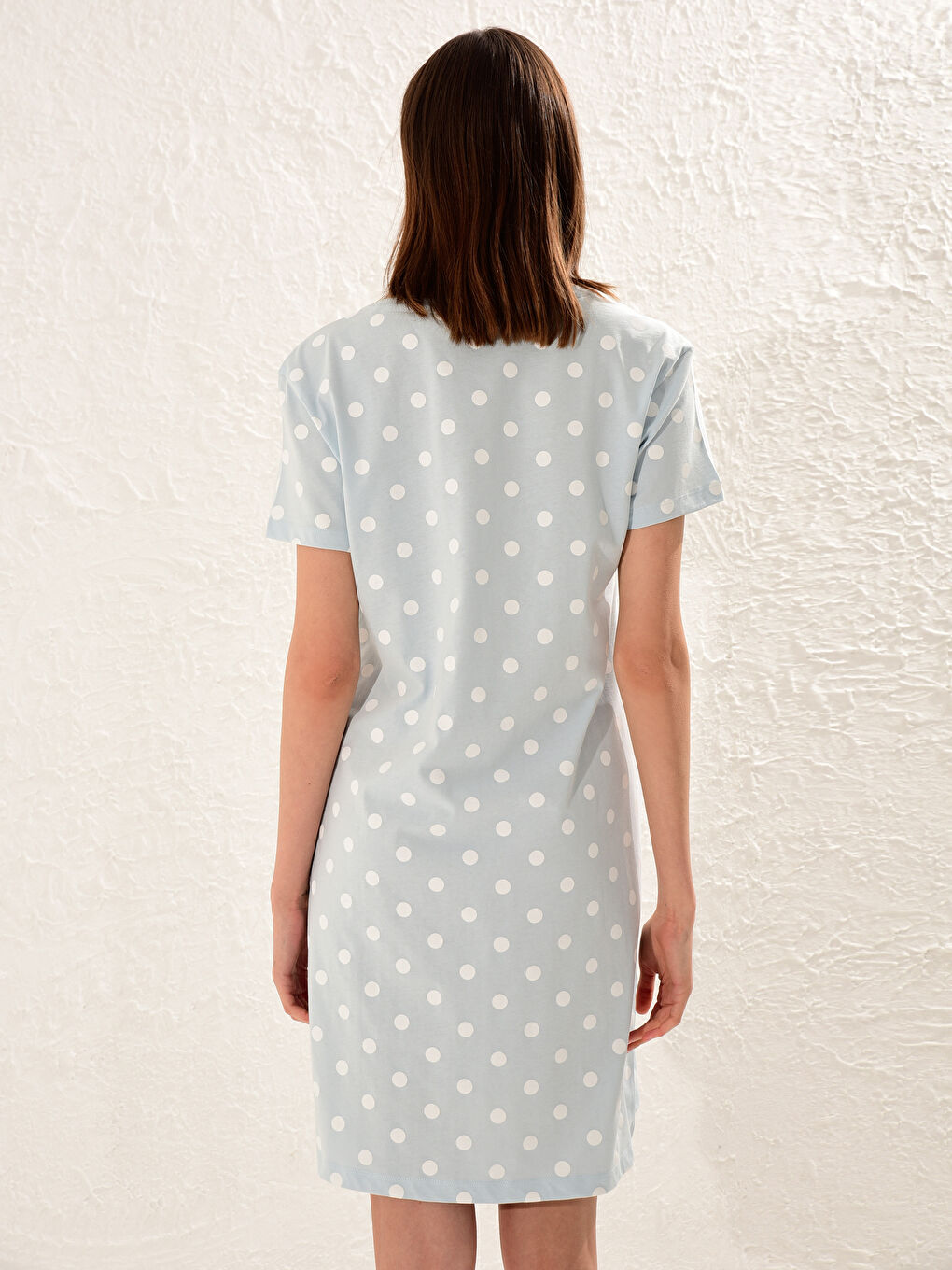 فستان نوم برقبة دائرية بقصة عادية وأكمام قصيرة من القطن الممشط للسيدات-2