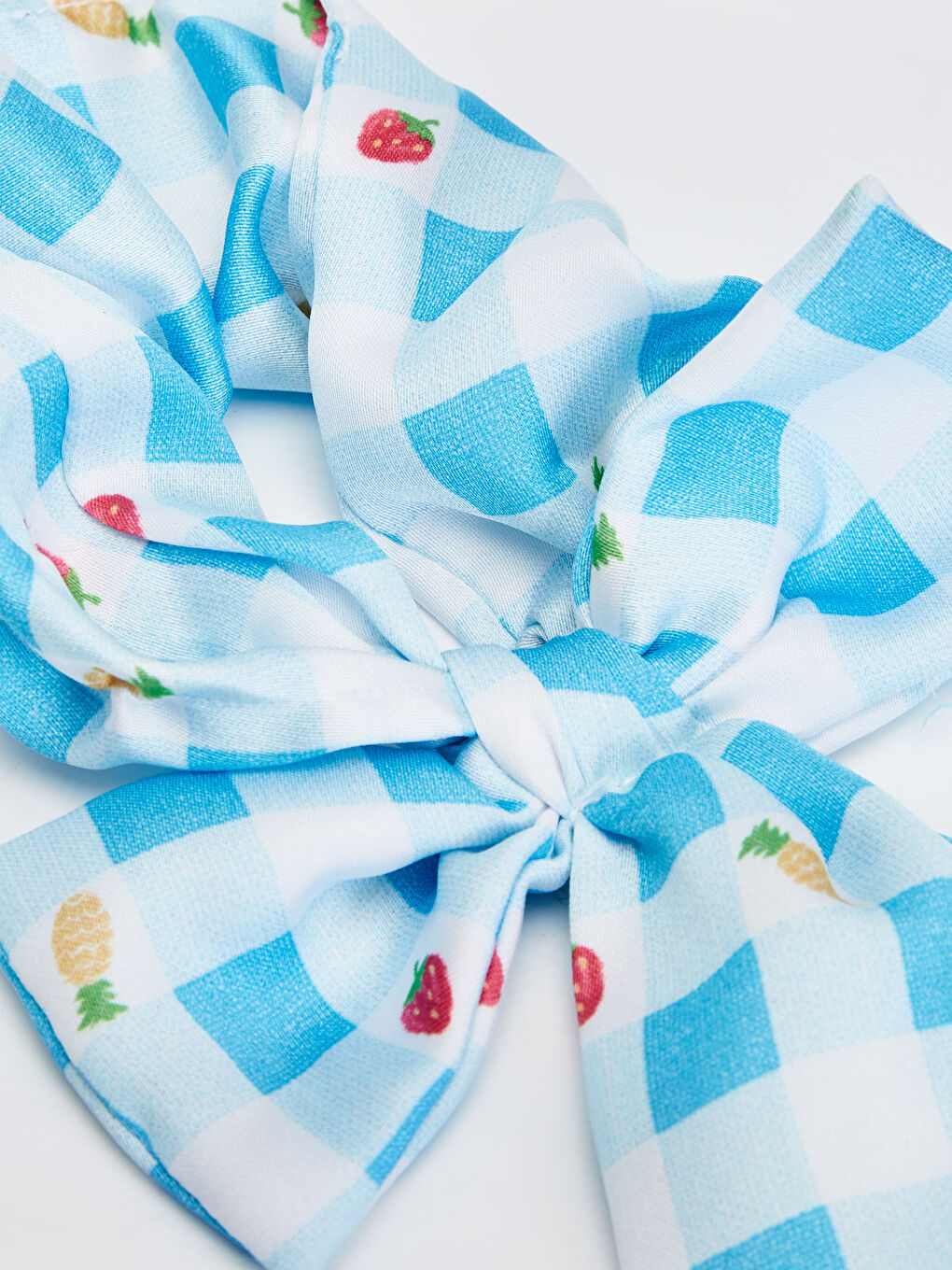 مشبك بناتي مطبوع بنقشة مربعات-1