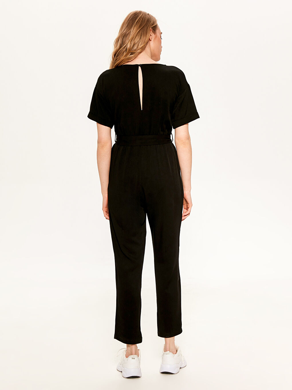 Siyah Kuşaklı Viskon Kısa Kollu Kadın Tulum-2